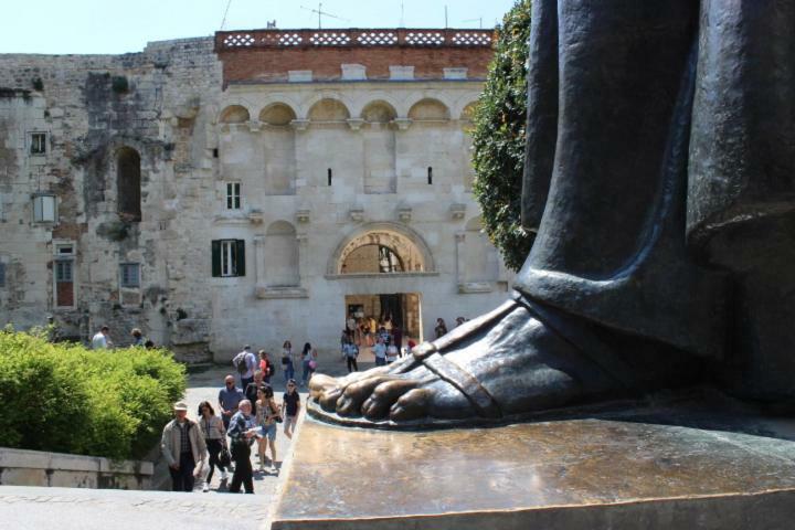 The Suites At Central Split Bagian luar foto