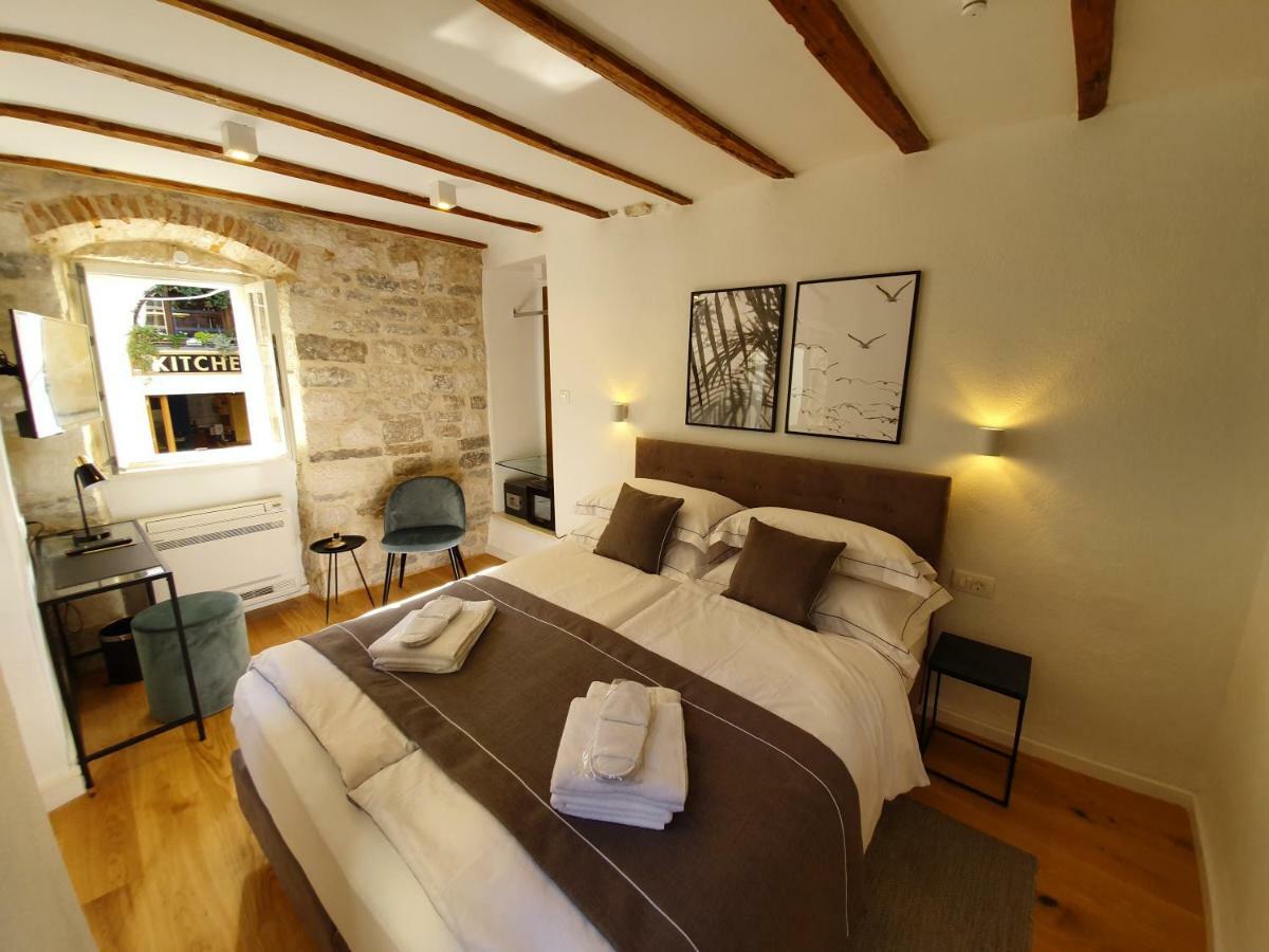 The Suites At Central Split Bagian luar foto